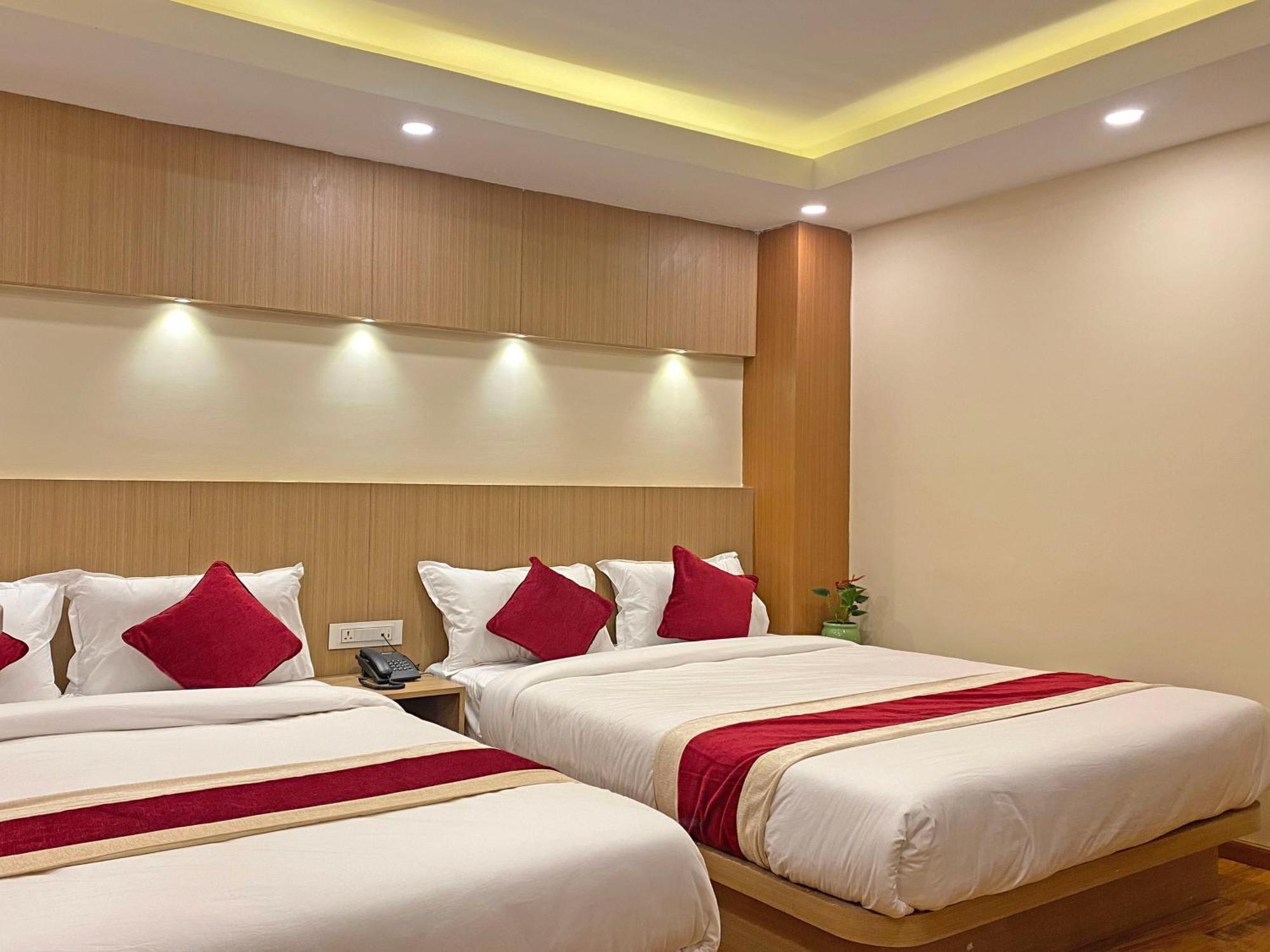Hotel Nilakantha Pvt. Ltd Kathmandu Bagian luar foto
