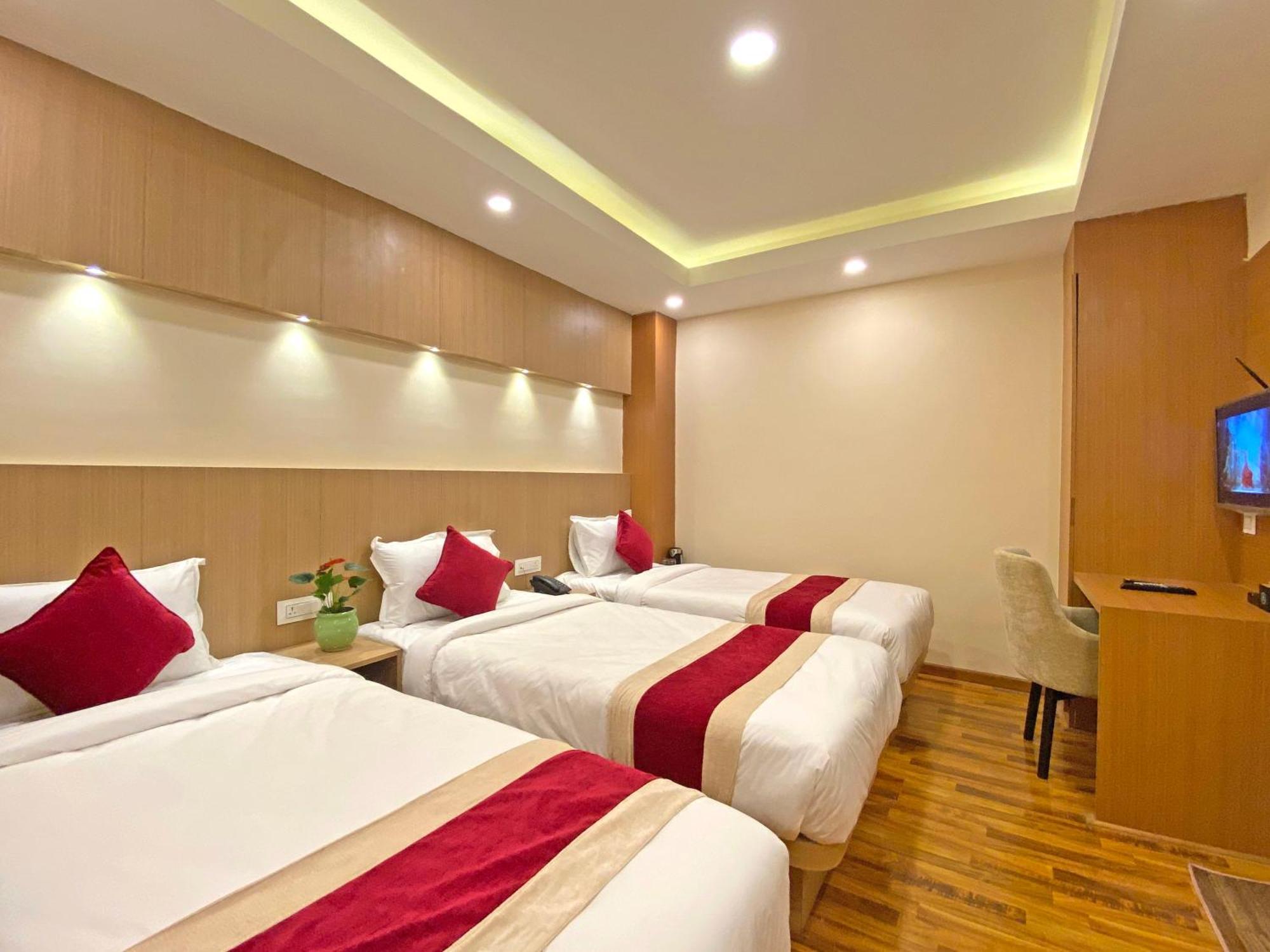 Hotel Nilakantha Pvt. Ltd Kathmandu Bagian luar foto